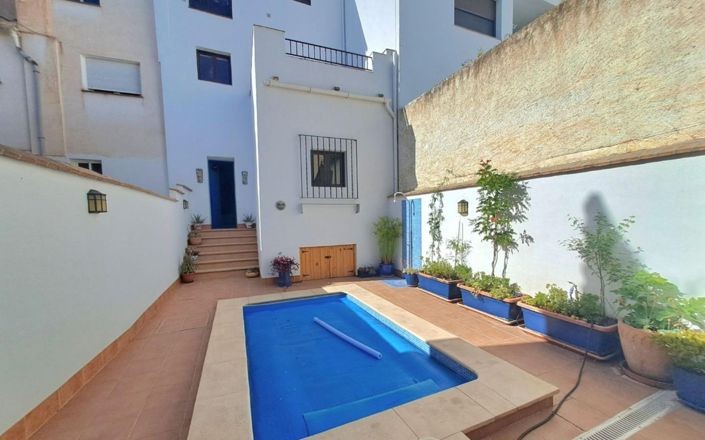 Image No.12-6 Bed House for sale