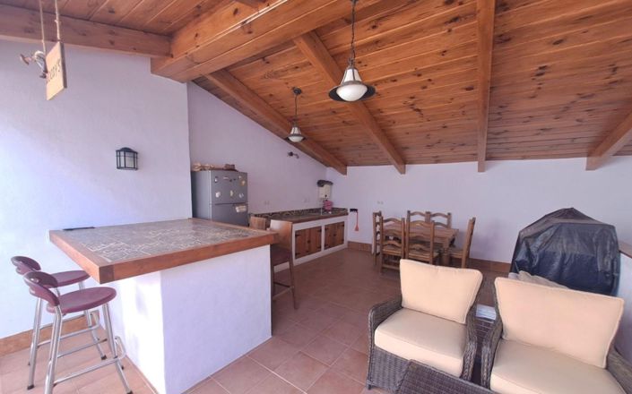 Image No.14-6 Bed House for sale