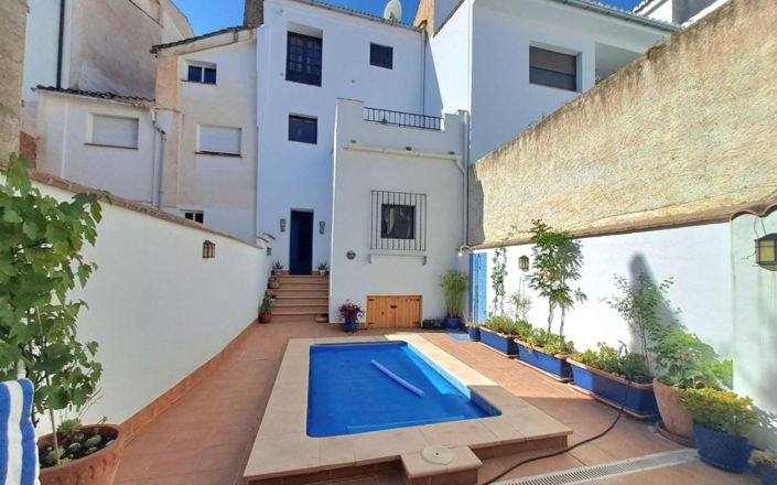 Image No.2-6 Bed House for sale