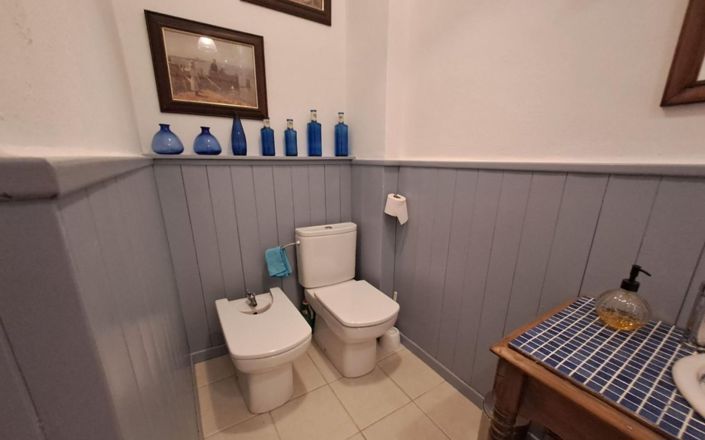 Image No.25-6 Bed House for sale