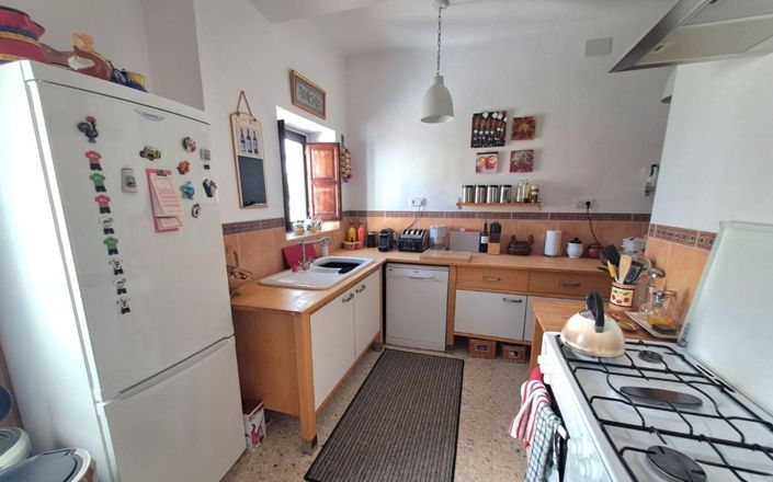 Image No.30-6 Bed House for sale