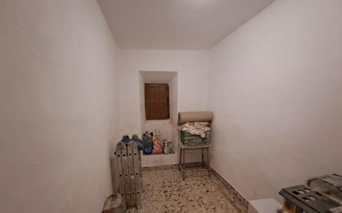 Image No.4-6 Bed House for sale