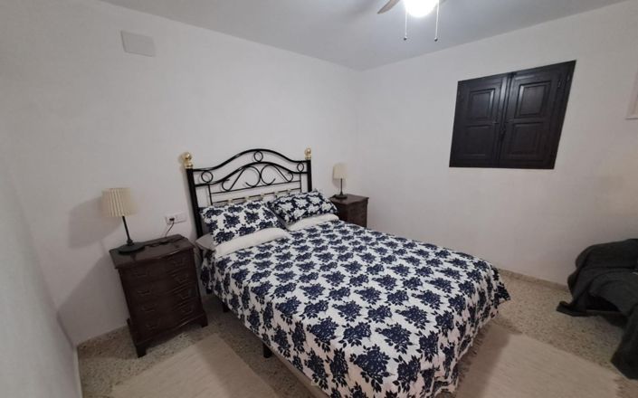 Image No.42-6 Bed House for sale