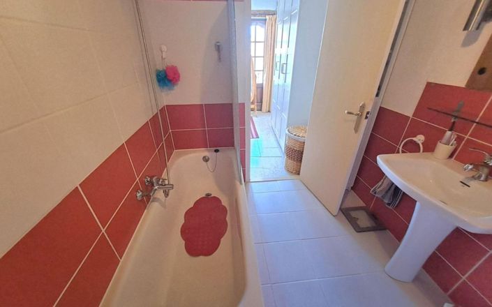 Image No.46-6 Bed House for sale