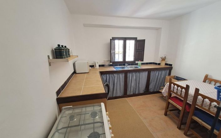 Image No.9-6 Bed House for sale