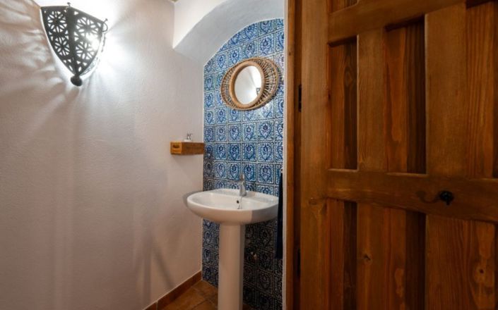 Image No.6-4 Bed House for sale