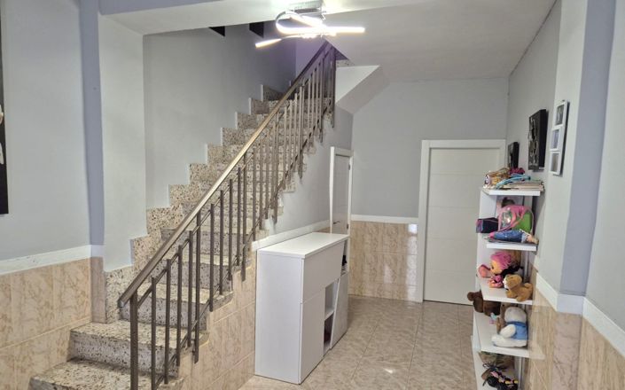 Image No.2-3 Bed House for sale