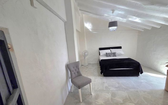 Image No.38-5 Bed House for sale