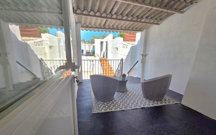 Image No.42-5 Bed House for sale