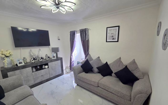 Image No.7-5 Bed House for sale