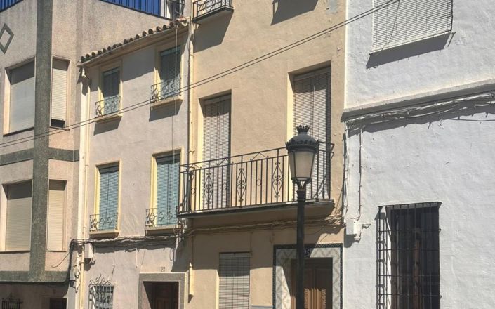 Image No.1-3 Bed House for sale