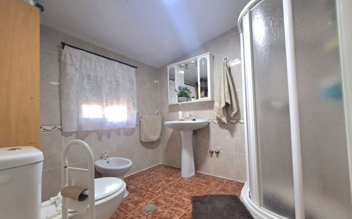 Image No.28-2 Bed House for sale