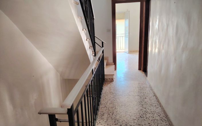 Image No.13-4 Bed House for sale