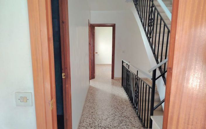 Image No.14-4 Bed House for sale