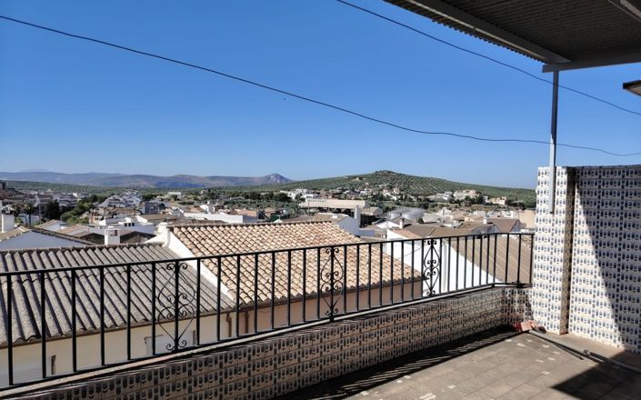 Image No.2-4 Bed House for sale