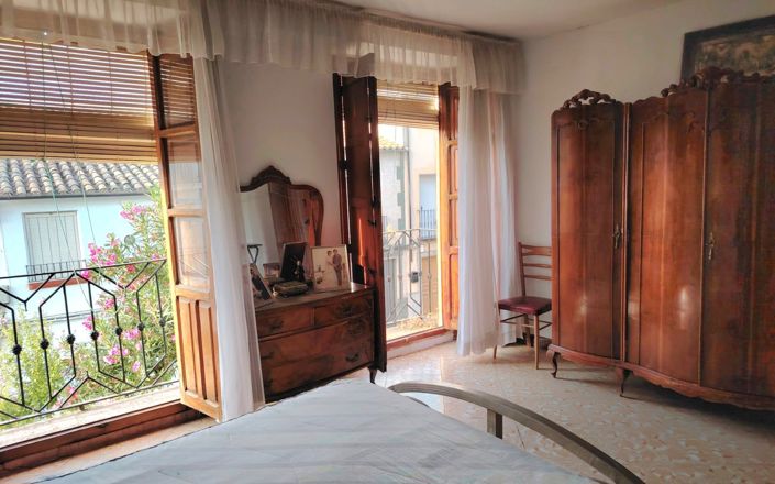 Image No.18-4 Bed House for sale