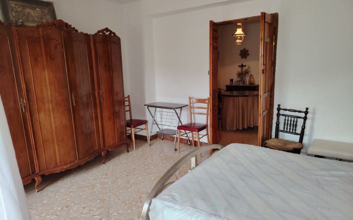 Image No.19-4 Bed House for sale