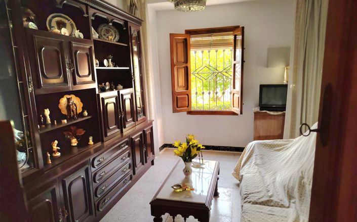 Image No.4-4 Bed House for sale