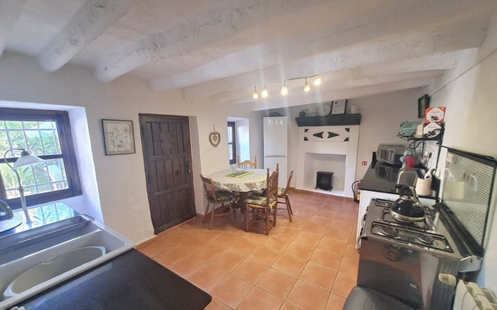 Image No.101-7 Bed House for sale