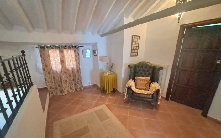 Image No.104-7 Bed House for sale