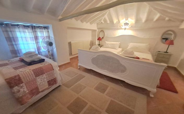 Image No.105-7 Bed House for sale