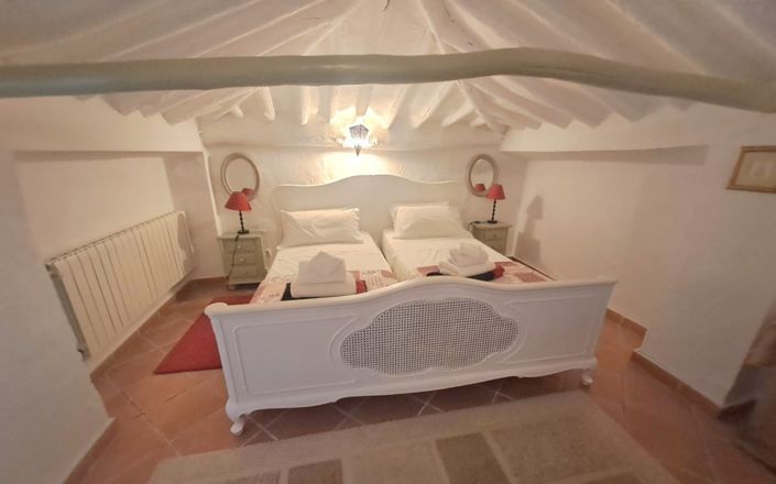 Image No.107-7 Bed House for sale