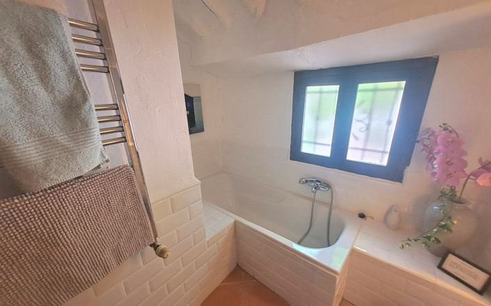 Image No.110-7 Bed House for sale