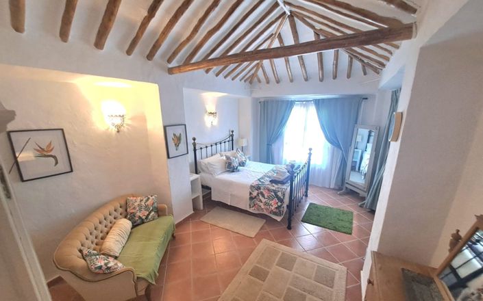 Image No.111-7 Bed House for sale