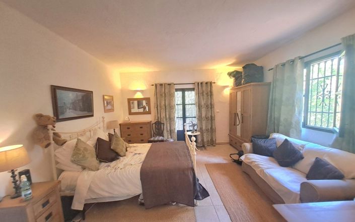 Image No.25-7 Bed House for sale