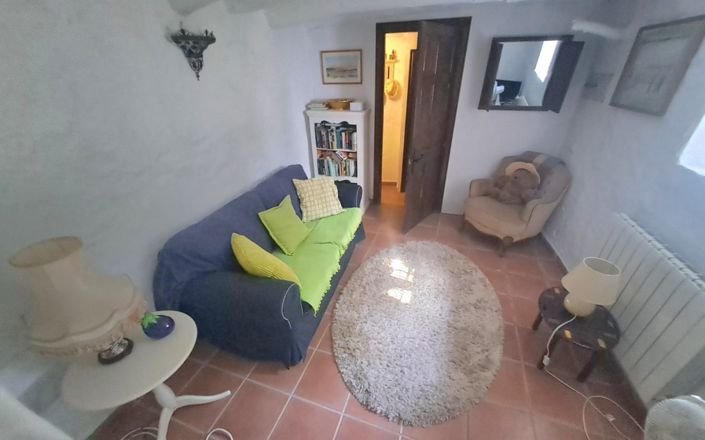 Image No.93-7 Bed House for sale