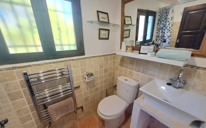 Image No.94-7 Bed House for sale