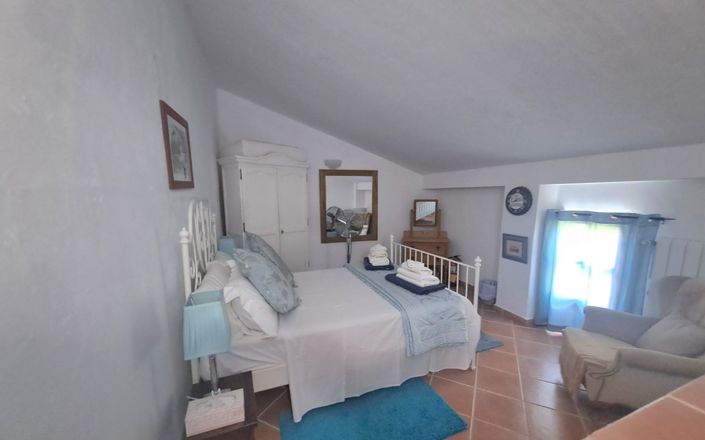 Image No.98-7 Bed House for sale