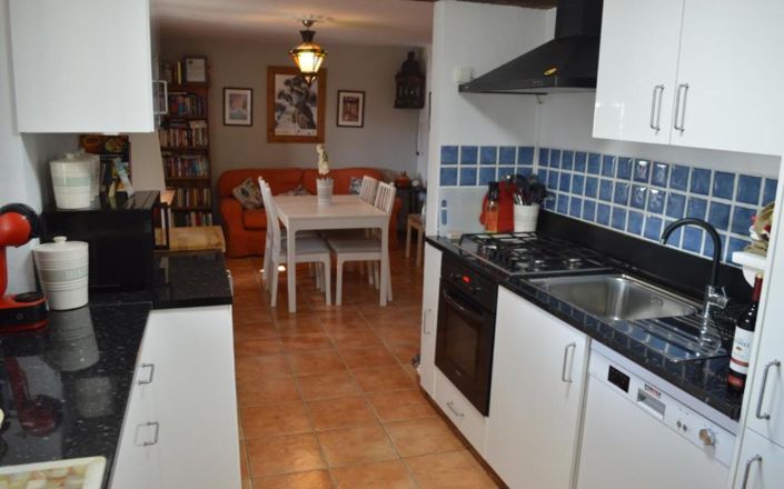 Image No.18-6 Bed House for sale