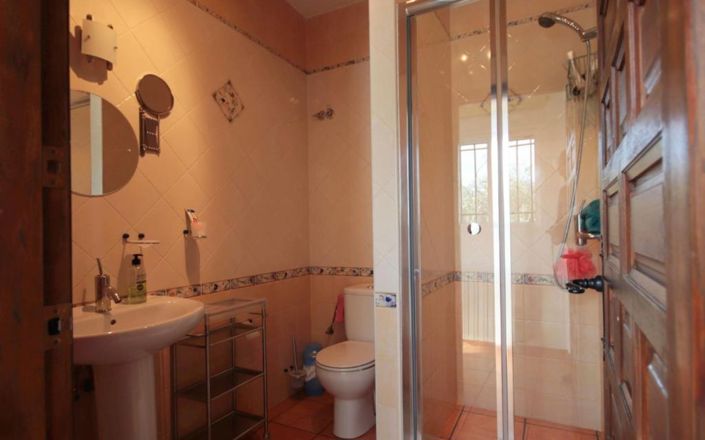 Image No.38-6 Bed House for sale