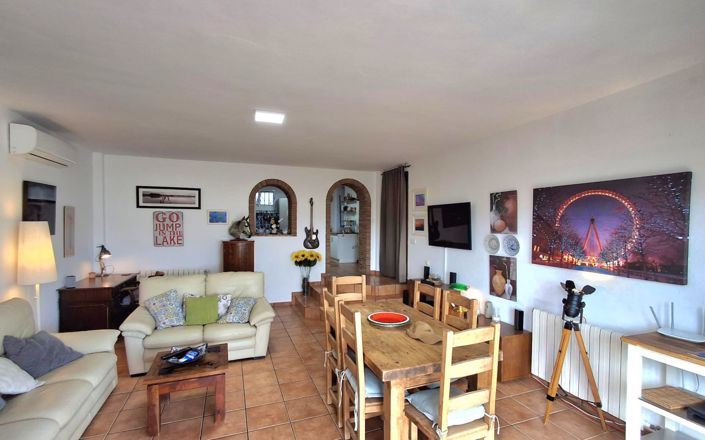 Image No.45-6 Bed House for sale