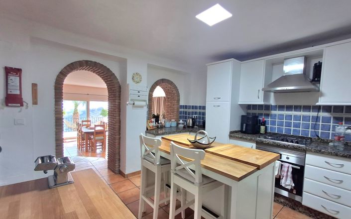 Image No.49-6 Bed House for sale