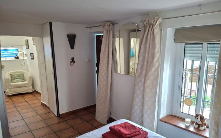 Image No.52-6 Bed House for sale