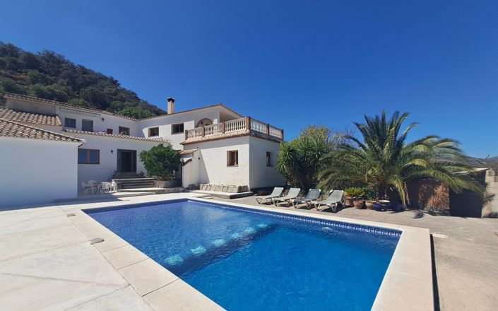 Image No.1-6 Bed House for sale