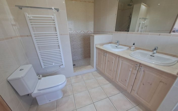 Image No.14-6 Bed House for sale