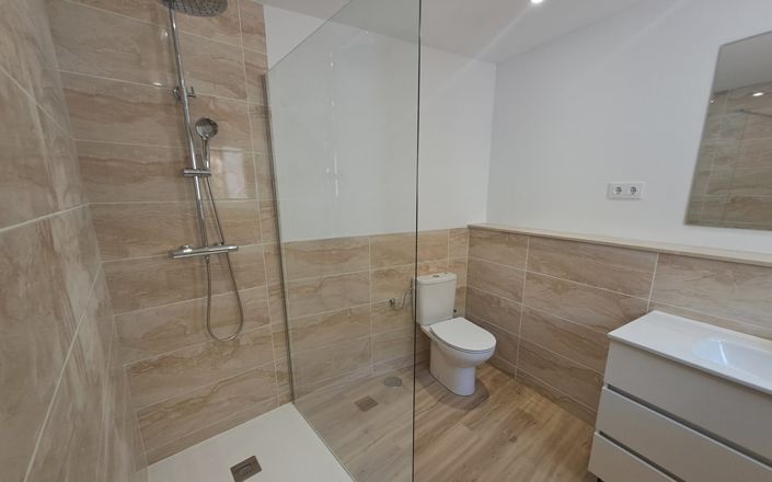 Image No.15-6 Bed House for sale