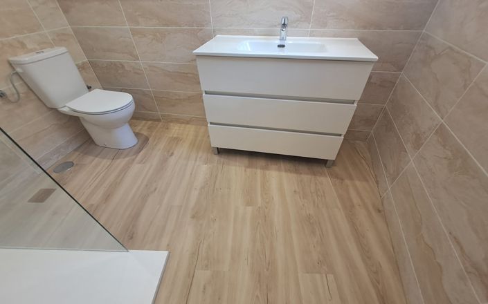 Image No.16-6 Bed House for sale