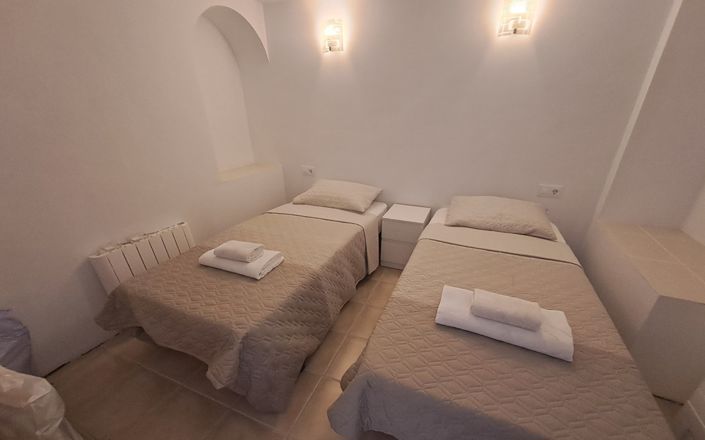 Image No.17-6 Bed House for sale