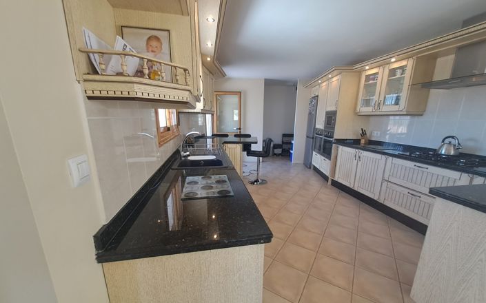 Image No.20-6 Bed House for sale