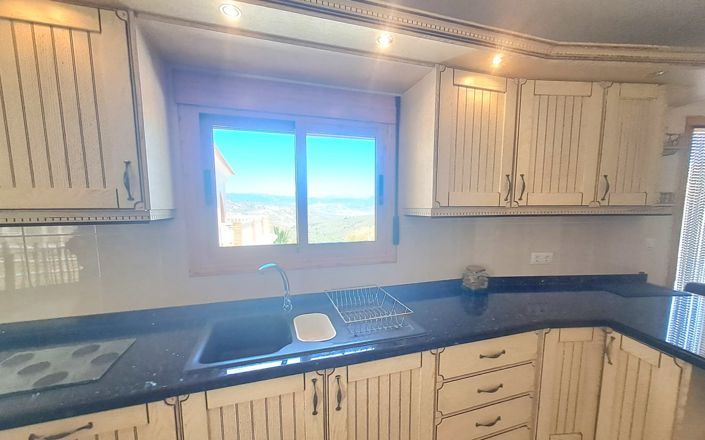 Image No.23-6 Bed House for sale