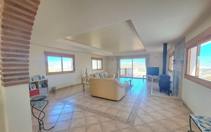 Image No.30-6 Bed House for sale