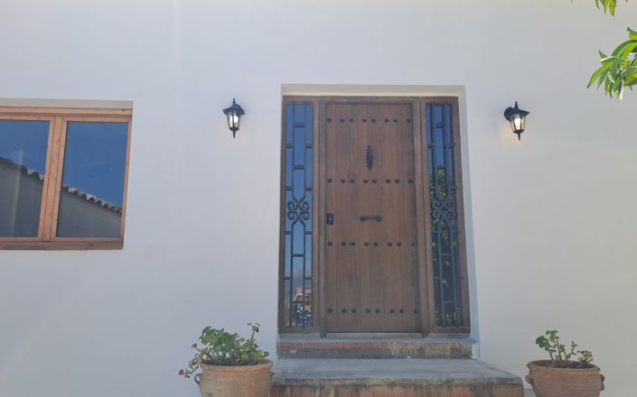 Image No.4-6 Bed House for sale