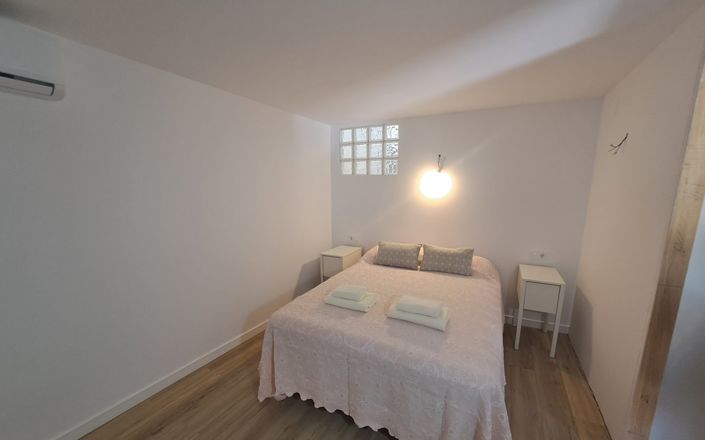 Image No.6-6 Bed House for sale