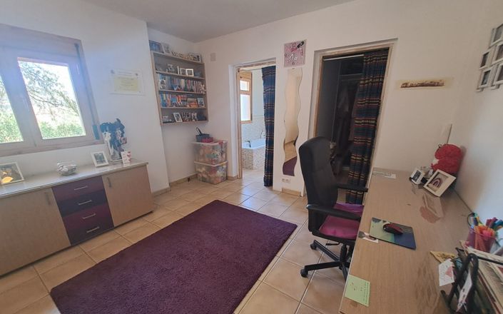 Image No.8-6 Bed House for sale