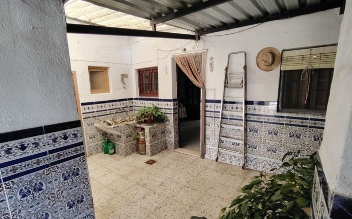 Image No.11-6 Bed House for sale