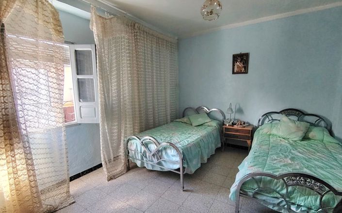 Image No.18-6 Bed House for sale